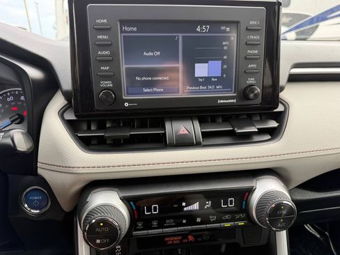 Used 2021 Toyota RAV4 XLE AWD/4WD image 35