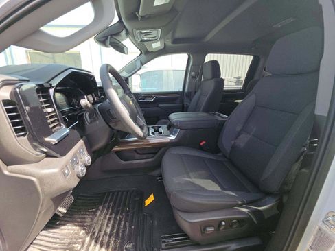 Used 2025 Chevrolet Silverado 2500 LT w/ Convenience Package image 4