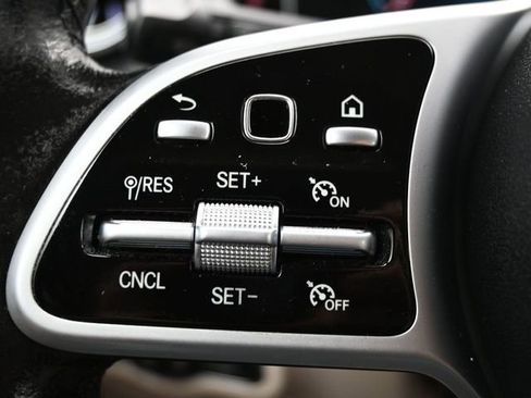 Used 2020 Mercedes-Benz GLB 250 w/ Premium Package image 24