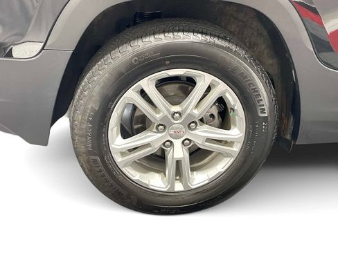 Used 2023 GMC Terrain SLE w/ Driver Convenience Package FWD image 7