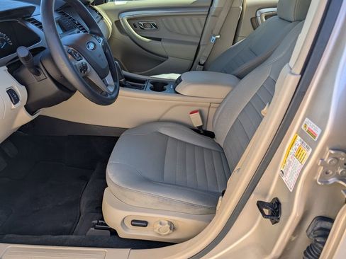 Used 2017 Ford Taurus SE image 11