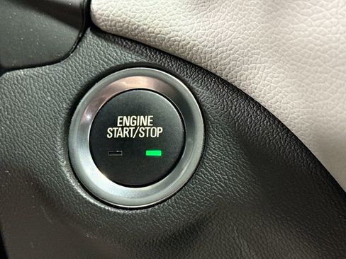 Used 2023 Chevrolet Equinox LT image 32