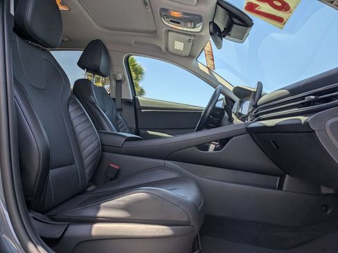 Certified 2023 Hyundai Elantra Limited FWD image 11