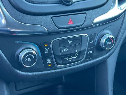 Used 2020 Chevrolet Equinox LT image 17