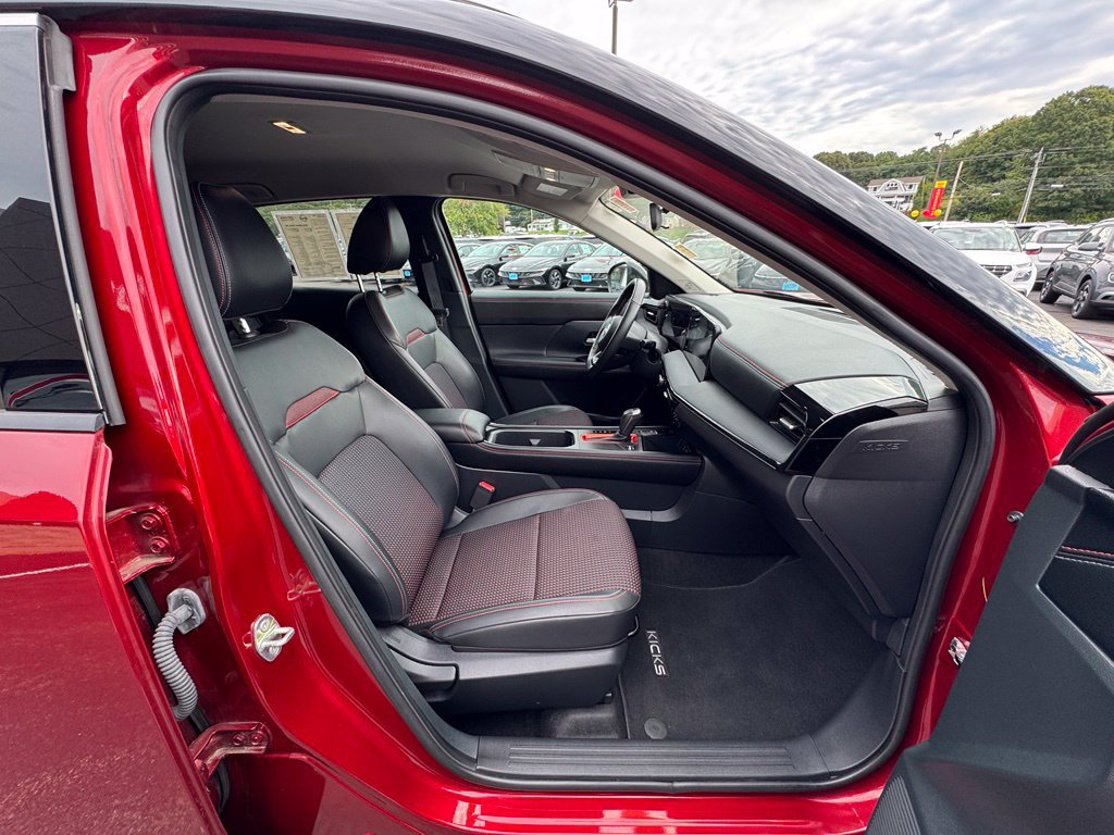 Used 2025 Nissan Kicks SR AWD/4WD image 23