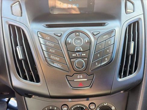 Used 2017 Volkswagen Jetta SE FWD image 13
