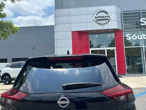 Used 2023 Nissan Rogue SV FWD image 7