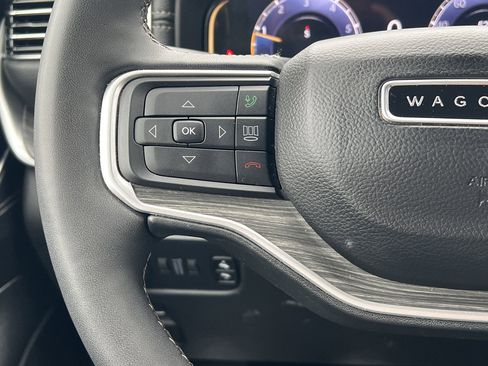 Used 2024 Jeep Wagoneer L Series II w/ Flexible Seating Group image 15