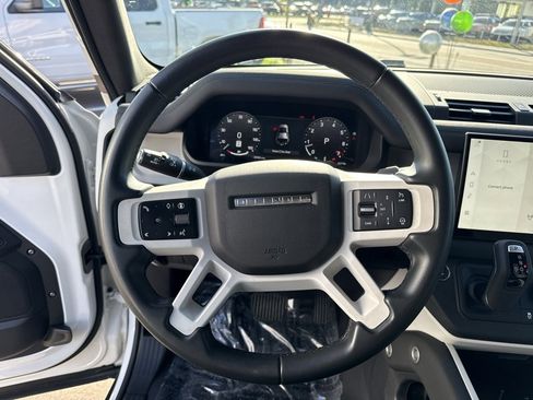 Used 2025 Land Rover Defender 110 S image 17
