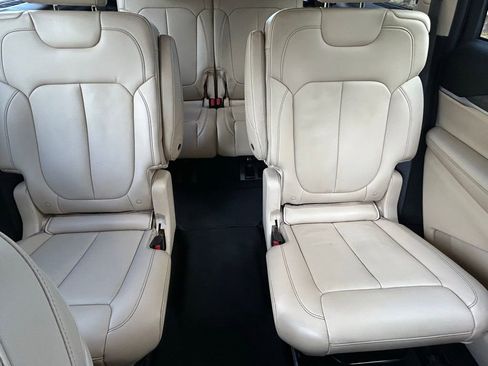 Used 2022 Jeep Grand Cherokee L Limited RWD image 13