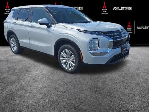New 2026 Mitsubishi Outlander ES FWD image 2