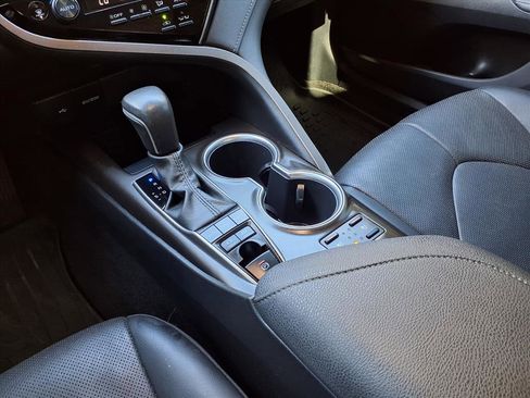 Used 2022 Toyota Camry XLE image 17