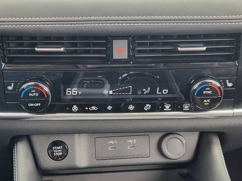 Used 2025 Nissan Rogue Platinum FWD image 21