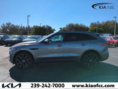 Used 2019 Jaguar F-PACE S image 8