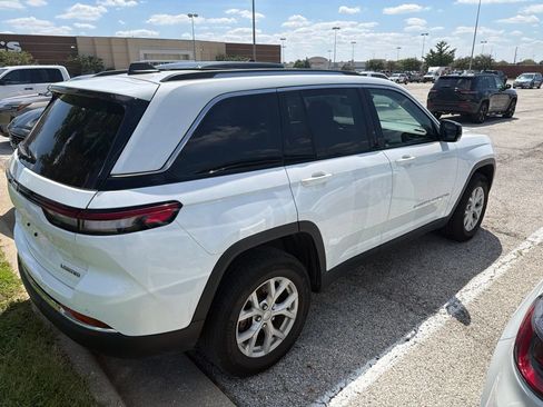 Used 2023 Jeep Grand Cherokee Limited AWD/4WD image 6