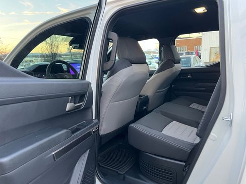 Used 2025 Toyota Tacoma TRD Off-Road image 33