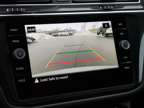 Certified 2022 Volkswagen Tiguan SEL R-Line image 31