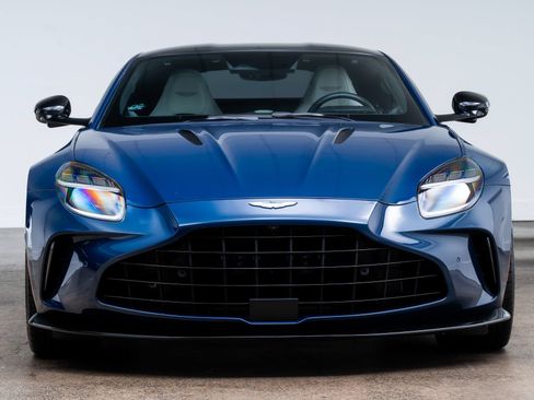 Used 2025 Aston Martin V8 Vantage Coupe RWD image 3