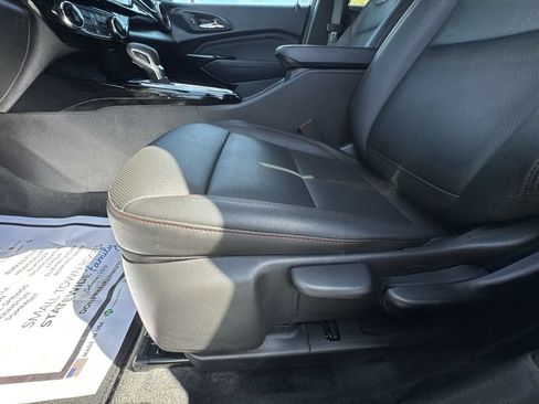 Used 2025 Chevrolet Trax RS w/ Sunroof Package FWD image 12
