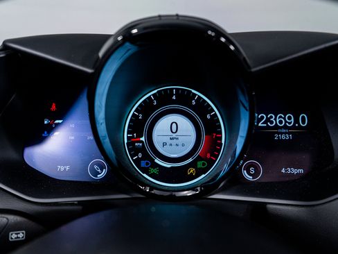 Used 2021 Aston Martin V8 Vantage Convertible image 40