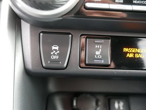 Certified 2019 Toyota RAV4 XLE w/ Convenience Package AWD/4WD image 20