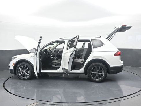 Used 2023 Volkswagen Tiguan SE image 73