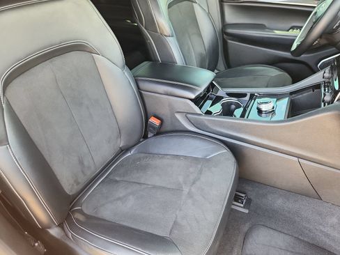 Used 2022 Jeep Grand Cherokee L Laredo AWD/4WD image 14