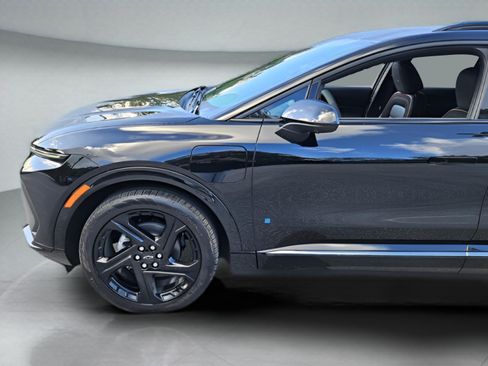 New 2025 Chevrolet Equinox EV RS image 25