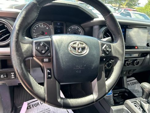 Used 2017 Toyota Tacoma TRD Off-Road AWD/4WD image 23