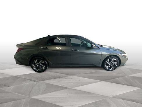 Used 2025 Hyundai Elantra Sport FWD image 9