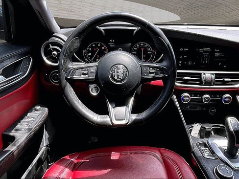 Used 2020 Alfa Romeo Giulia w/ Nero Edizione RWD image 3