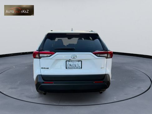 Used 2019 Toyota RAV4 LE FWD image 5