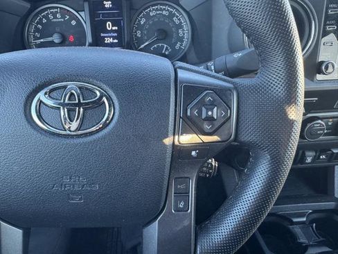 Certified 2022 Toyota Tacoma TRD Off-Road image 15