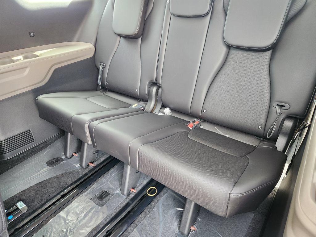New 2026 Kia Carnival FWD image 10