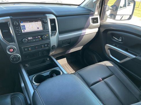 Used 2016 Nissan Titan PRO-4X w/ Pro-4x Convenience Package image 29