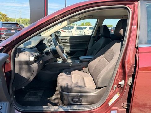 Used 2025 Nissan Altima 2.5 SV FWD image 19