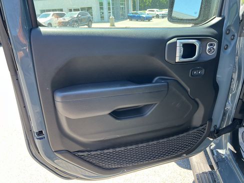 Used 2024 Jeep Wrangler Unlimited AWD/4WD image 13