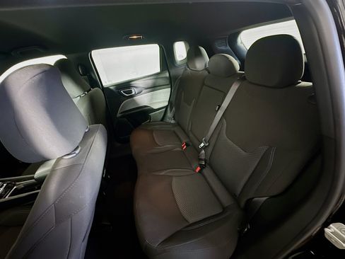 Used 2024 Jeep Compass Sport image 26