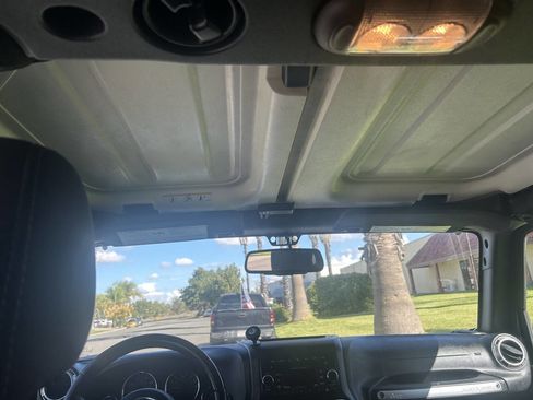 Used 2017 Jeep Wrangler Unlimited Sahara w/ Connectivity Group image 6