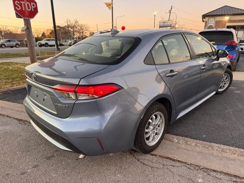 Used 2022 Toyota Corolla LE image 4