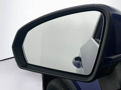 Used 2023 Volkswagen Taos SE w/ Panoramic Sunroof Package FWD image 16