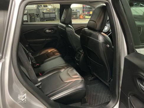 Used 2021 Jeep Cherokee Trailhawk w/ Sun & Sound Group image 26