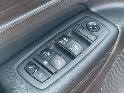 Used 2021 Jeep Grand Cherokee Limited AWD/4WD image 29