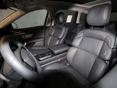 New 2026 Lincoln Nautilus Reserve image 3