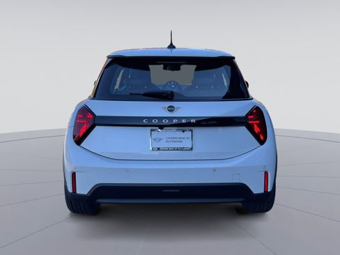 Used 2025 MINI Cooper 2-Door Hardtop image 4