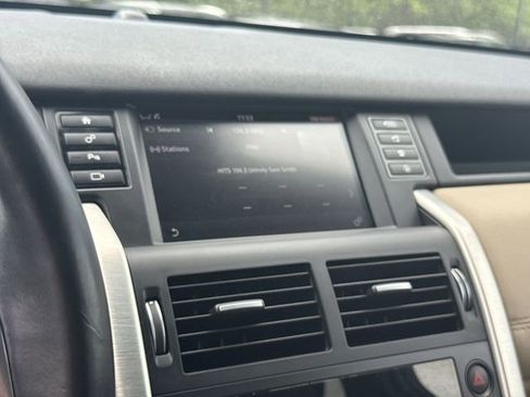 Used 2016 Land Rover Discovery Sport HSE AWD/4WD image 16