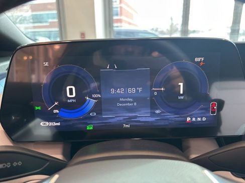 New 2026 Chevrolet Equinox EV LT image 15