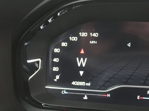 Used 2022 GMC Yukon Denali w/ Denali Premium Package image 28