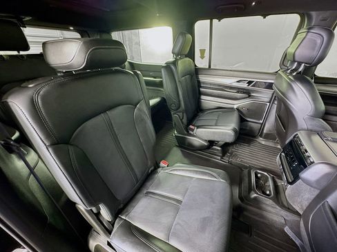 Used 2025 Jeep Wagoneer Series II w/ Convenience Group I image 30