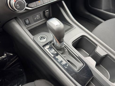 Used 2025 Nissan Sentra S image 37